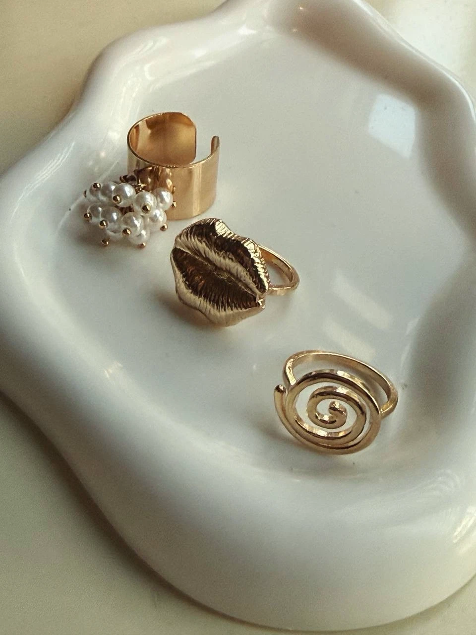 Ring Set, 3 Rings: Lips, Pearl Cluster and Spiral - photo 3