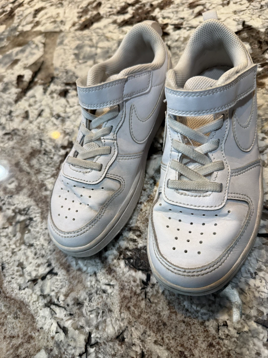 Kids Nike Shoes White Size 1.5Y and sketchers white size 1 US - photo 3