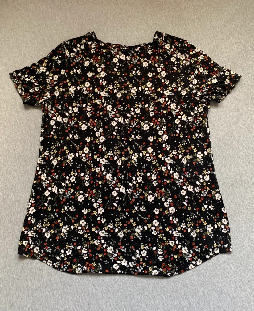 Floral V-Neck Shirt - Size Medium - photo 2