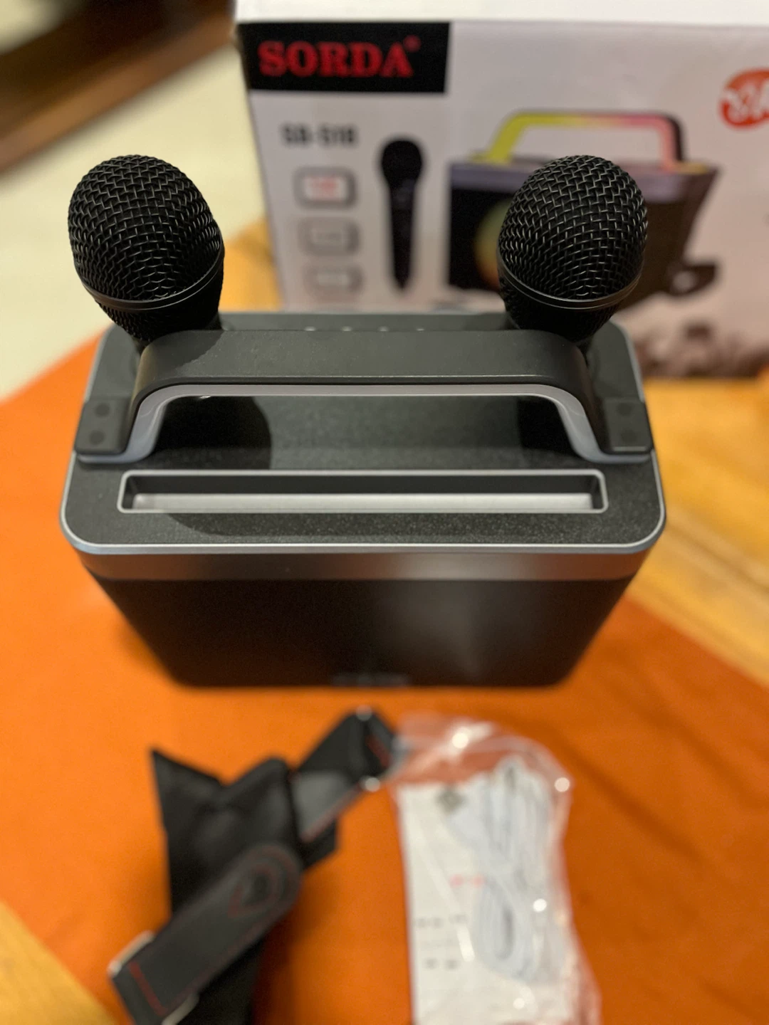 Karaoke Machine, 2 Microphones, Bluetooth, New - photo 5