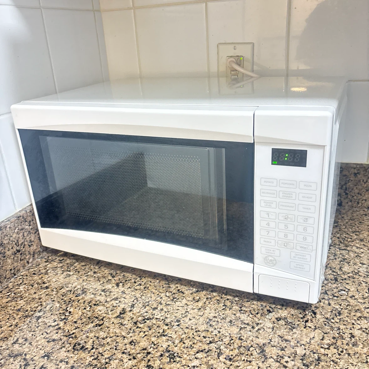 Everyday Essentials Microwave Oven E3605W