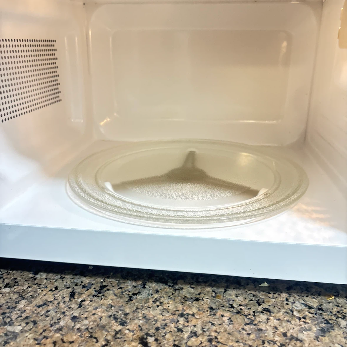 Everyday Essentials Microwave Oven E3605W - photo 3