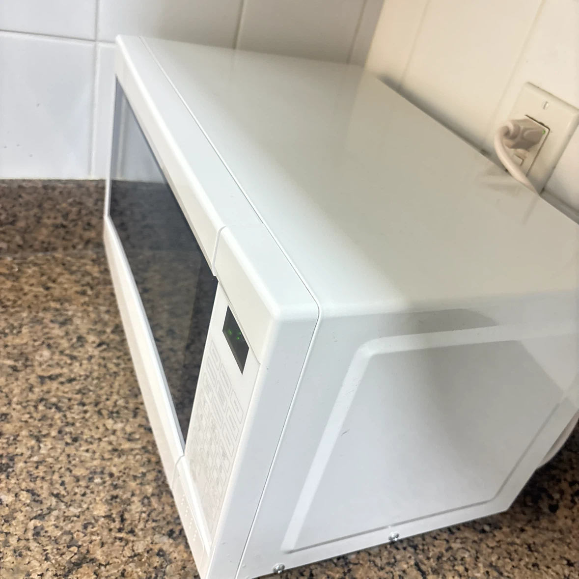 Everyday Essentials Microwave Oven E3605W - photo 4