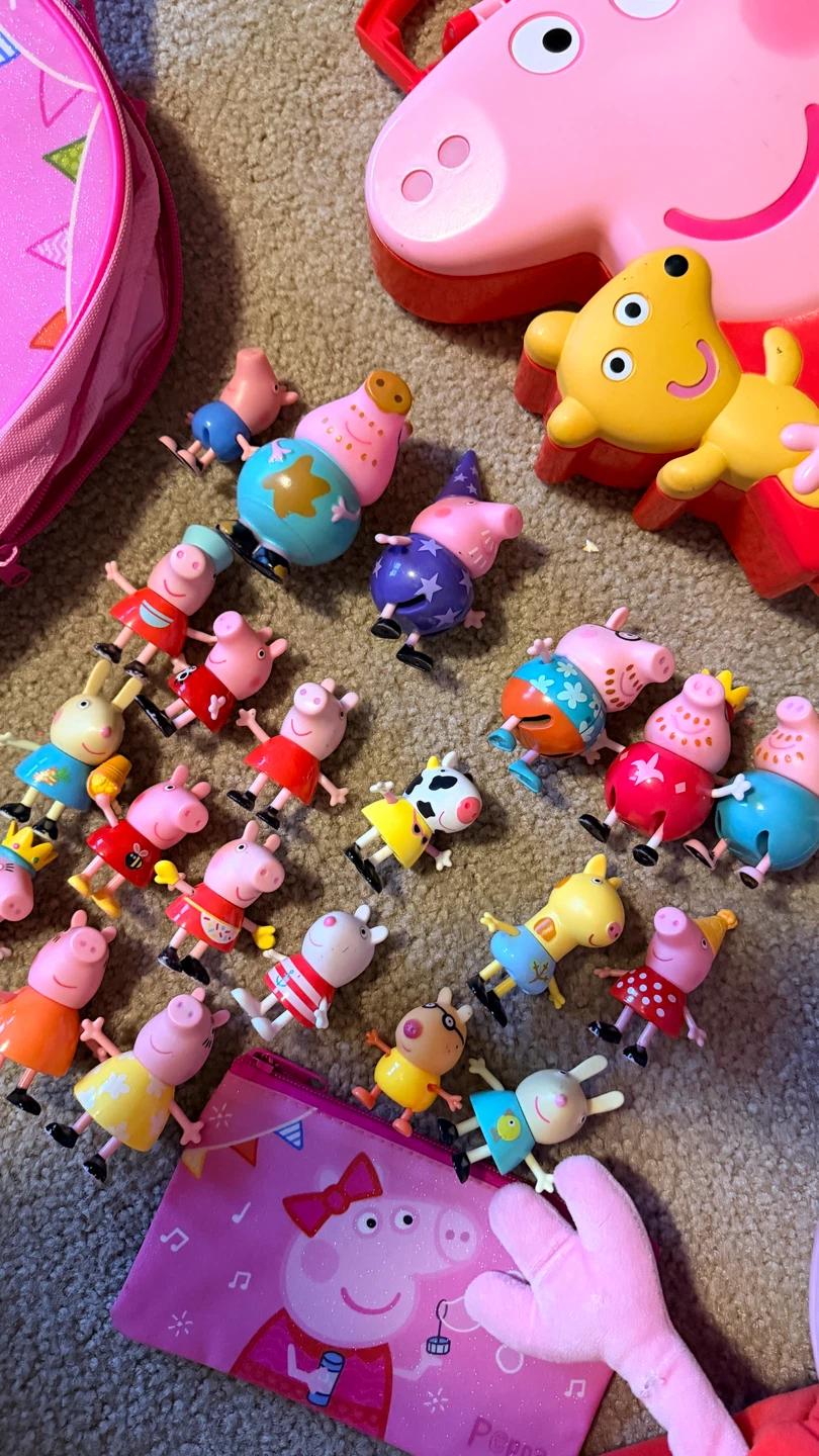 Peppa Pig toy set with backpack and figures - photo 2