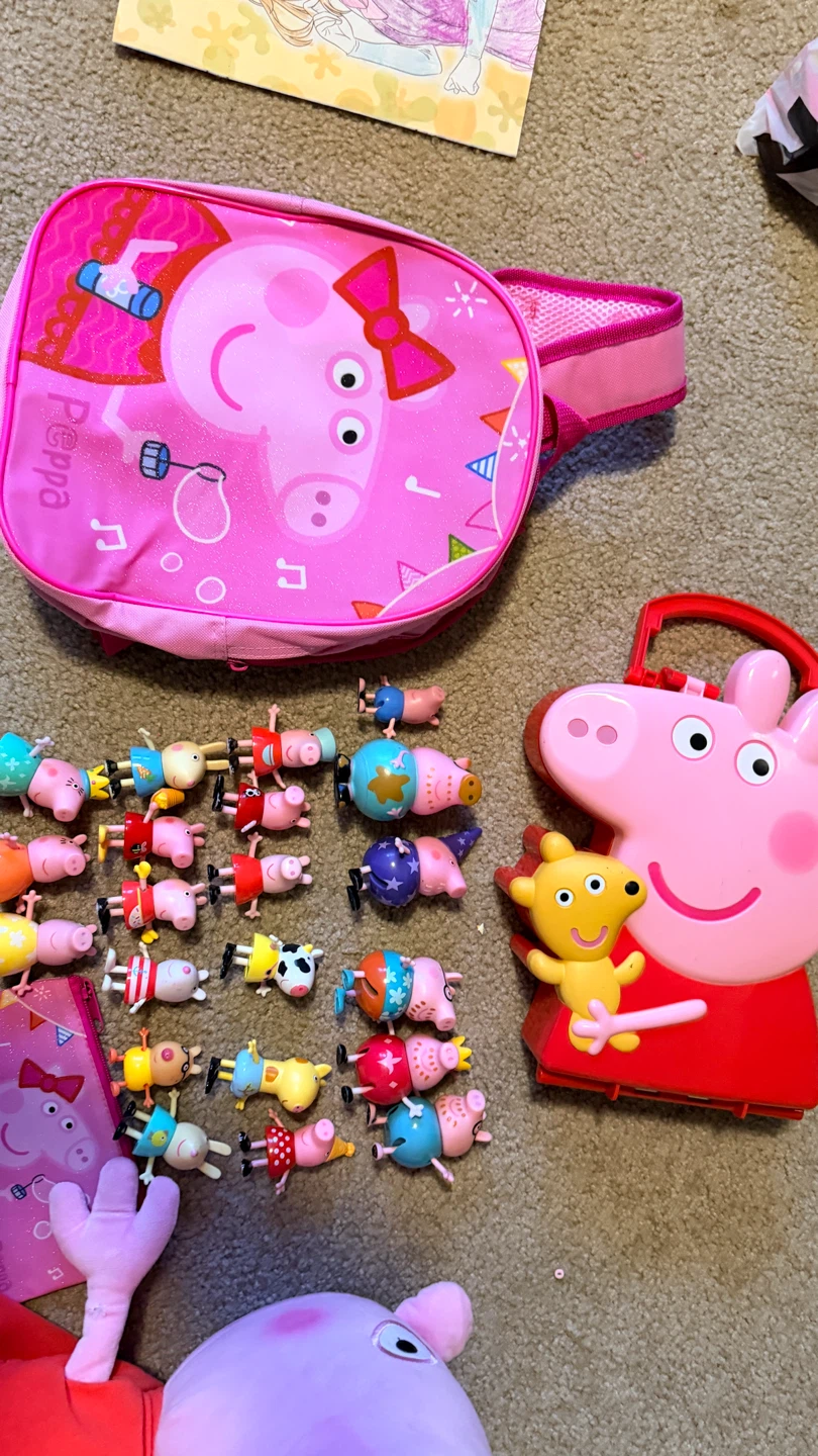 Peppa Pig toy set with backpack and figures - photo 3