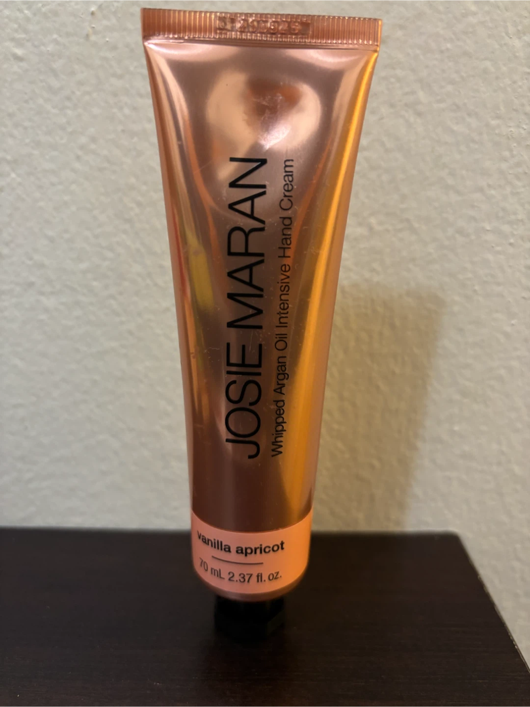 NEW-Josie Maran Whipped Argan Oil Hand Cream Vanilla Apricot