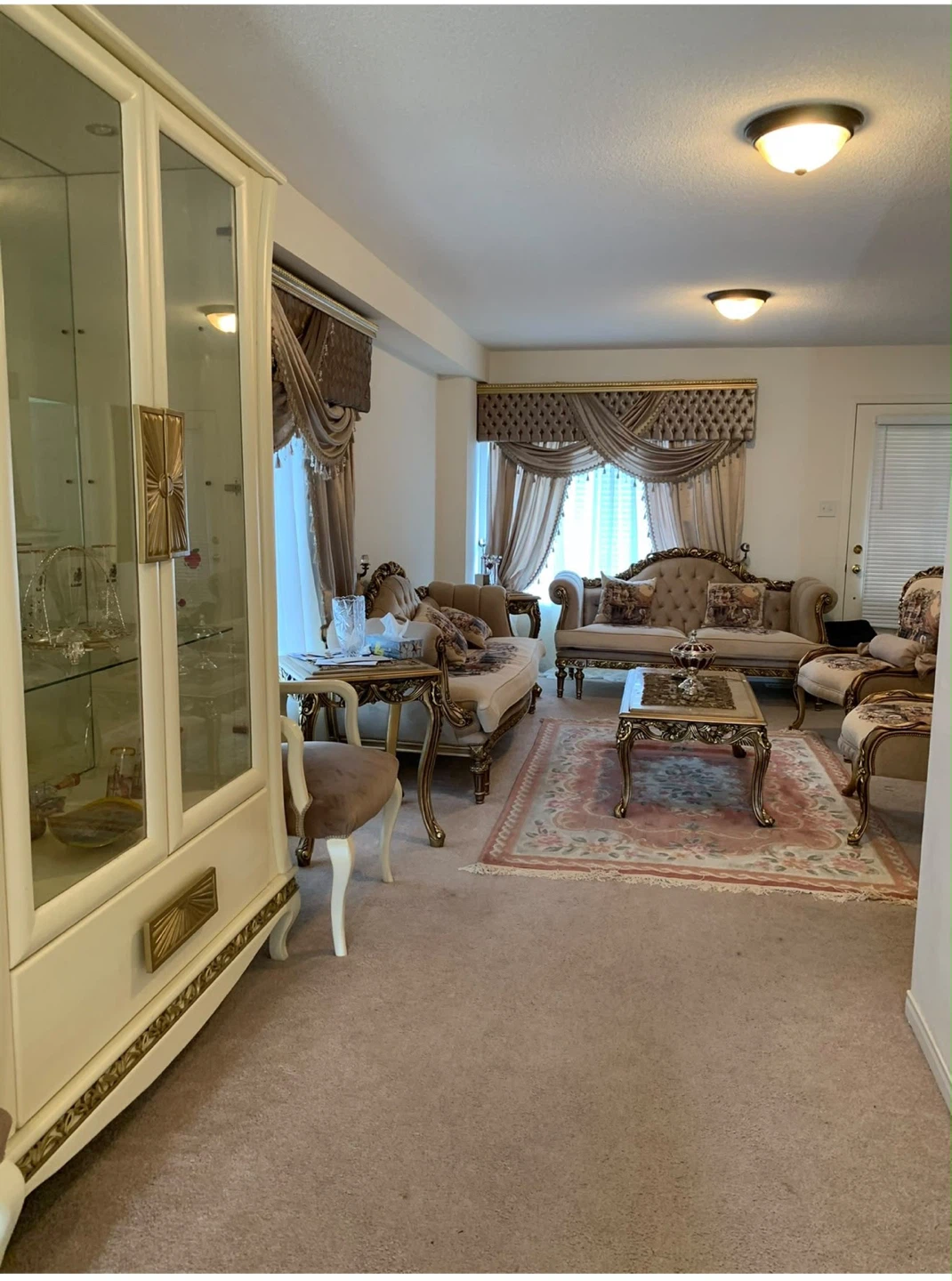 Vintage Style Living Room Furniture Set
