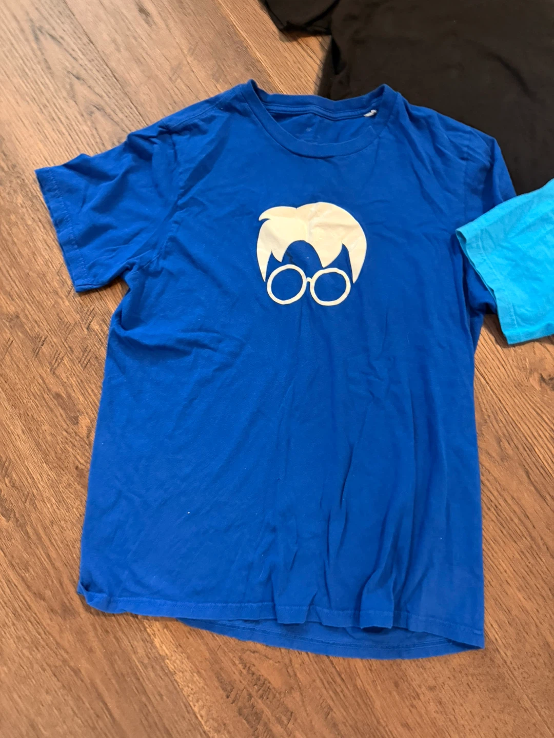 $5 for all!! Men’s Size M Graphic T-Shirts and Shorts Bundle - photo 2