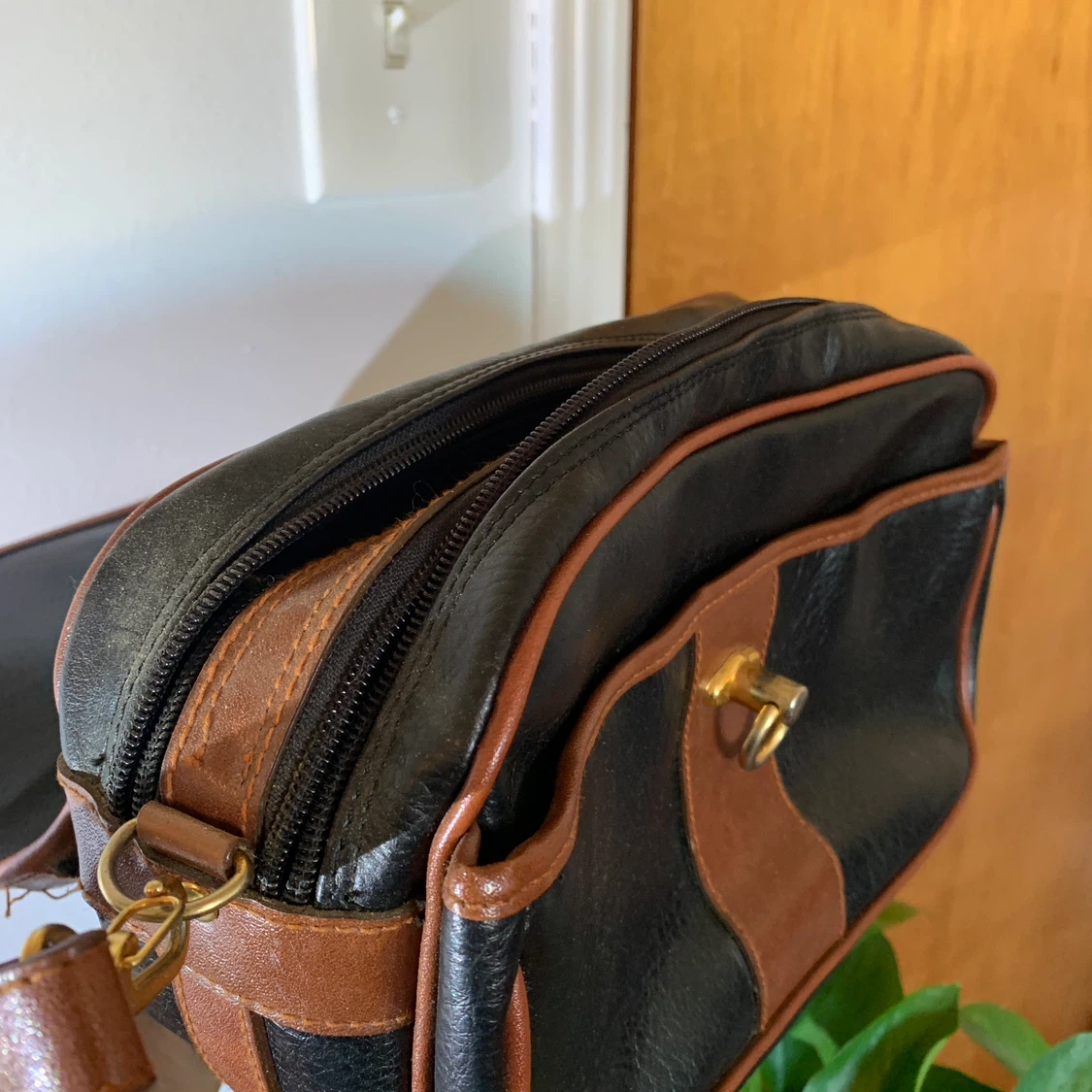Italy black and brown leather crossbody handbag - photo 3