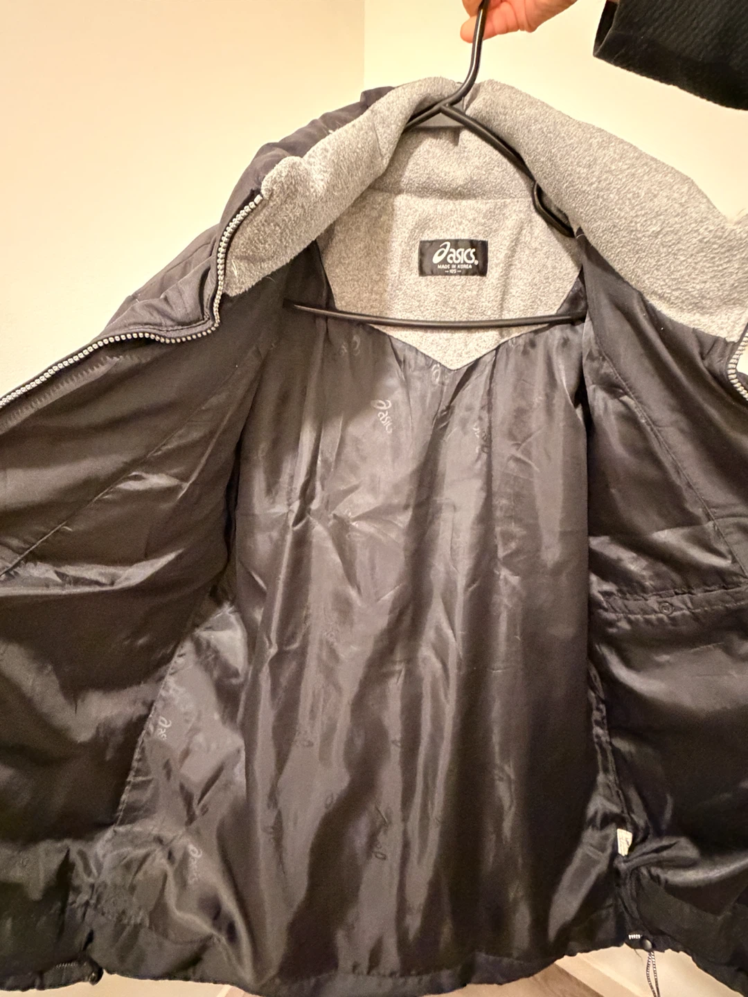 MOVING SALE- Asics Black Puffer Jacket - photo 2