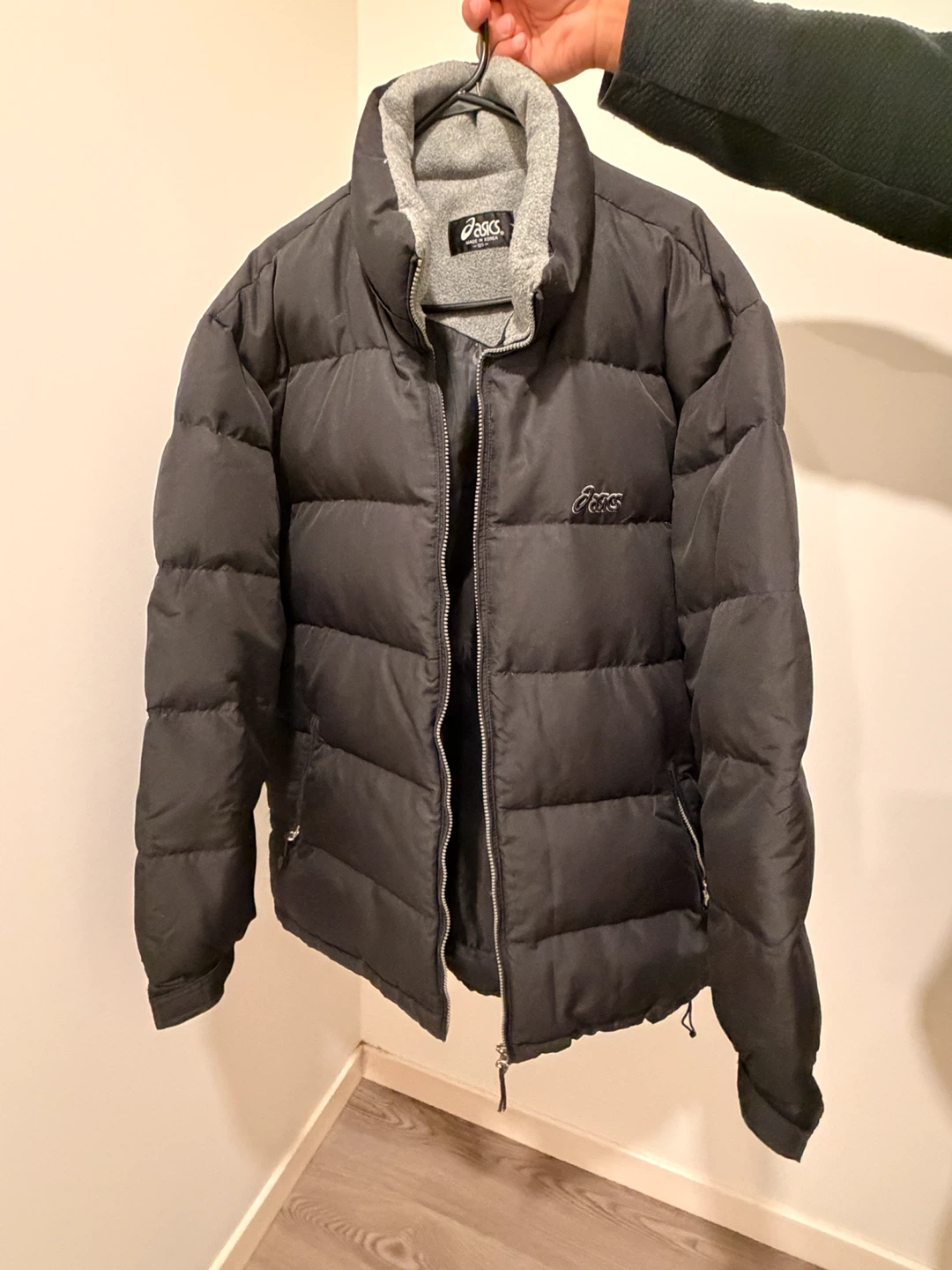 MOVING SALE- Asics Black Puffer Jacket - photo 5
