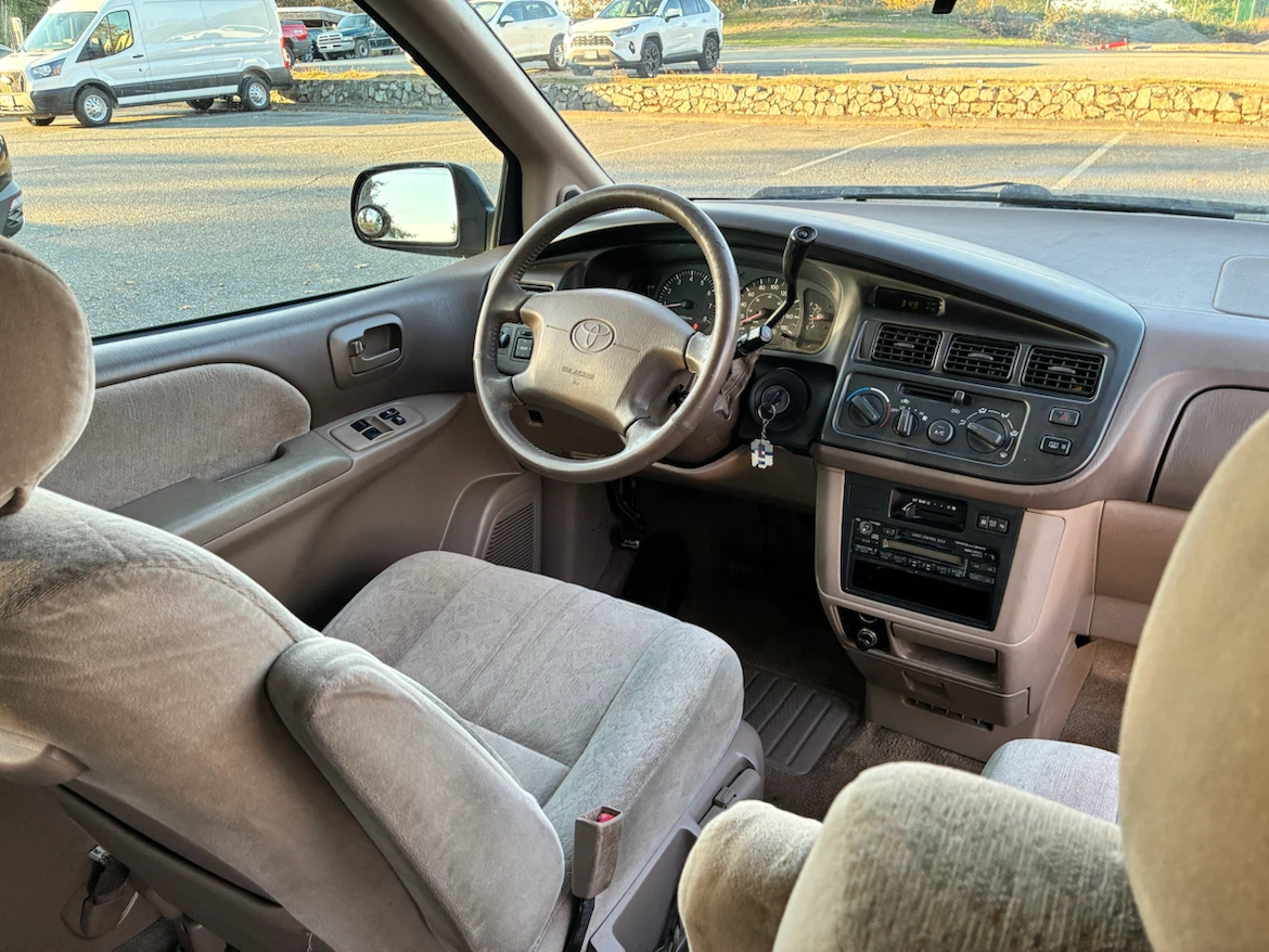 1998 Toyota Sienna LE - Clean Van - photo 3