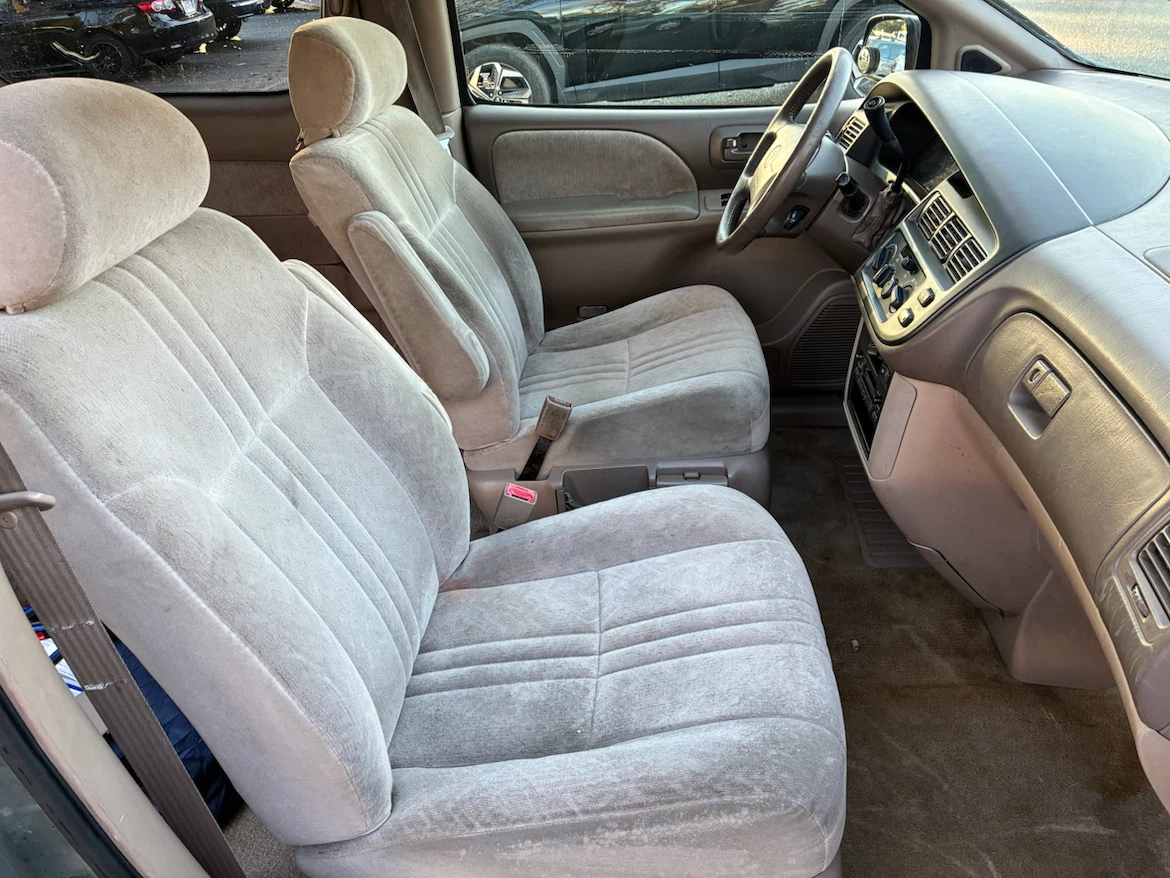 1998 Toyota Sienna LE - Clean Van - photo 4
