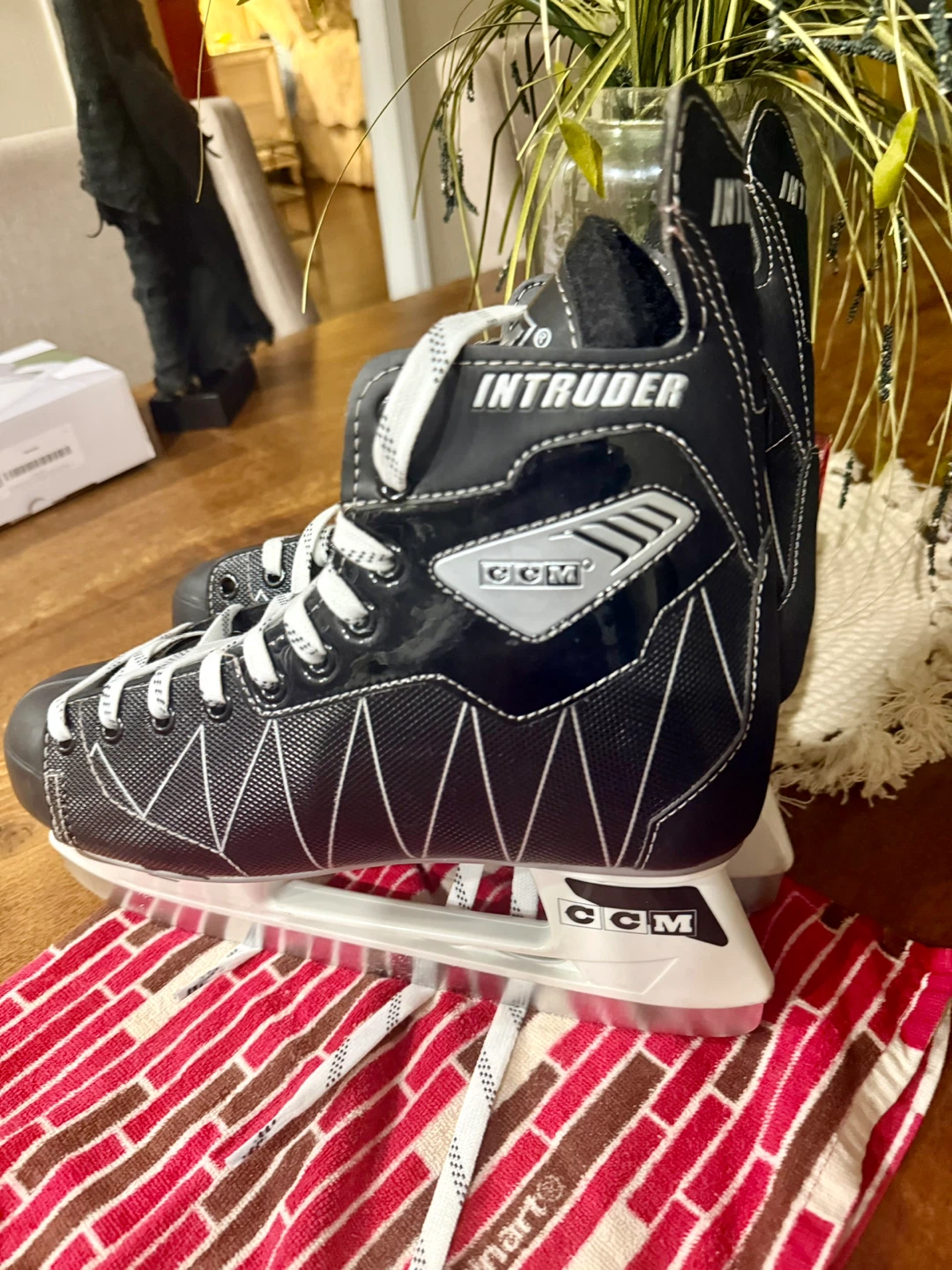 CCM Intruder Hockey Skates Size 9 - photo 2