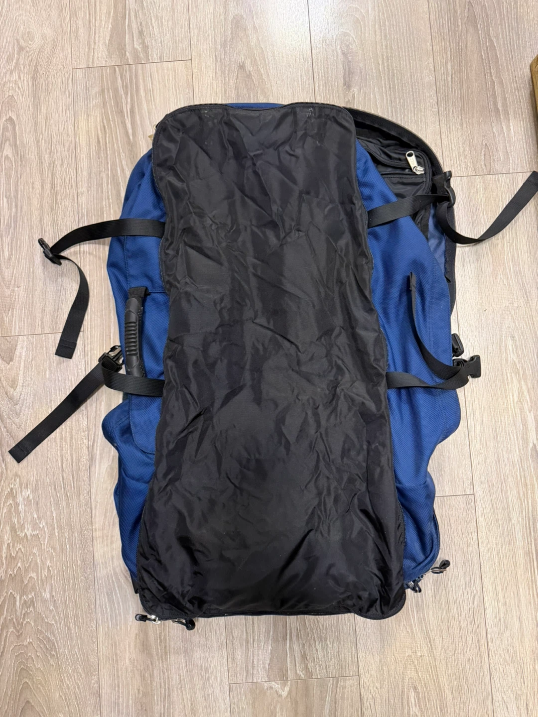 Travel backpack - photo 3