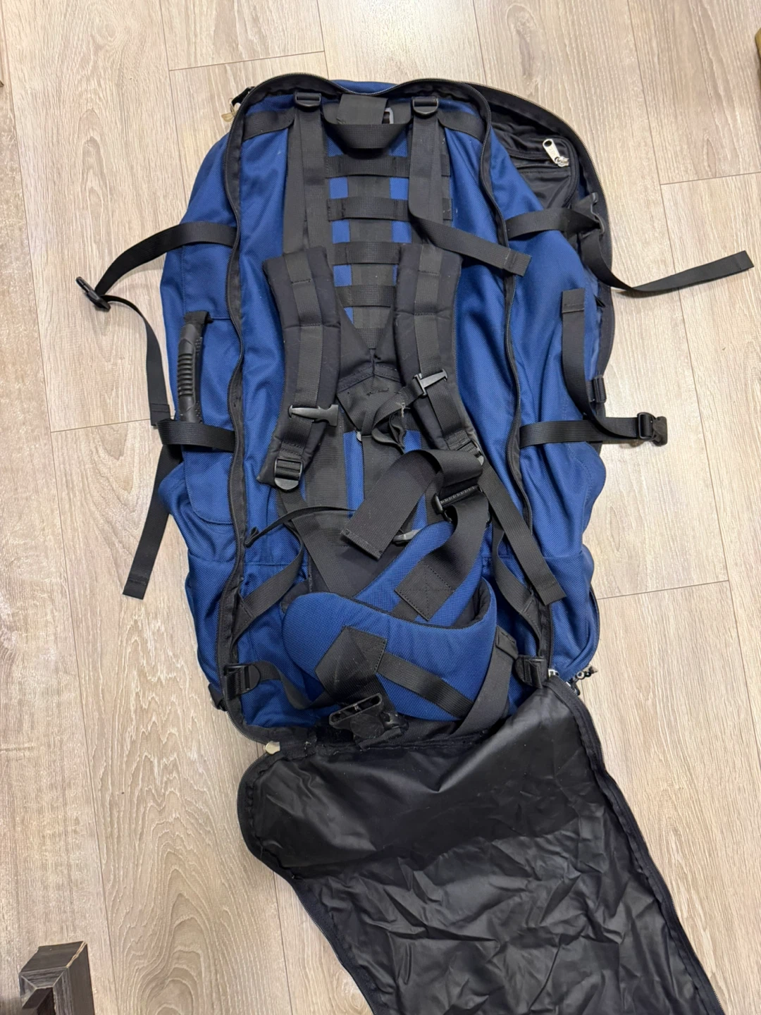 Travel backpack - photo 4