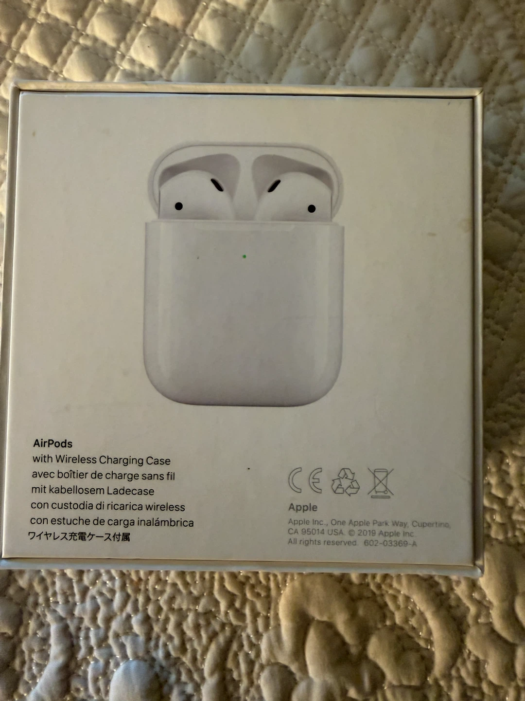 Apple AirPods with Wireless Charging Case