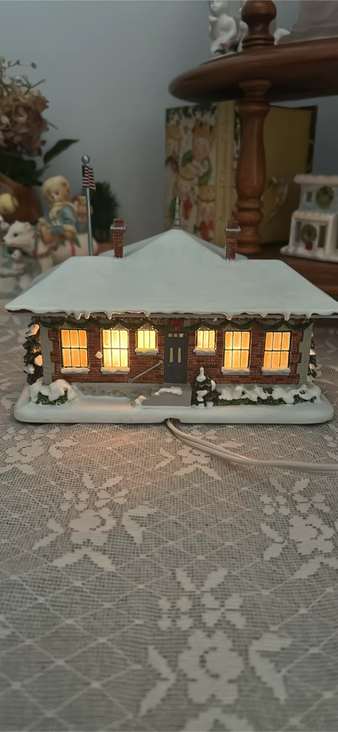 Hawthorne Village Norman Rockwell Post Office - photo 3
