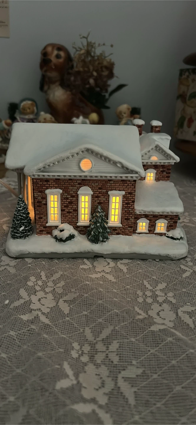 Hawthorne Village Norman Rockwell Christmas Village Bank - photo 4