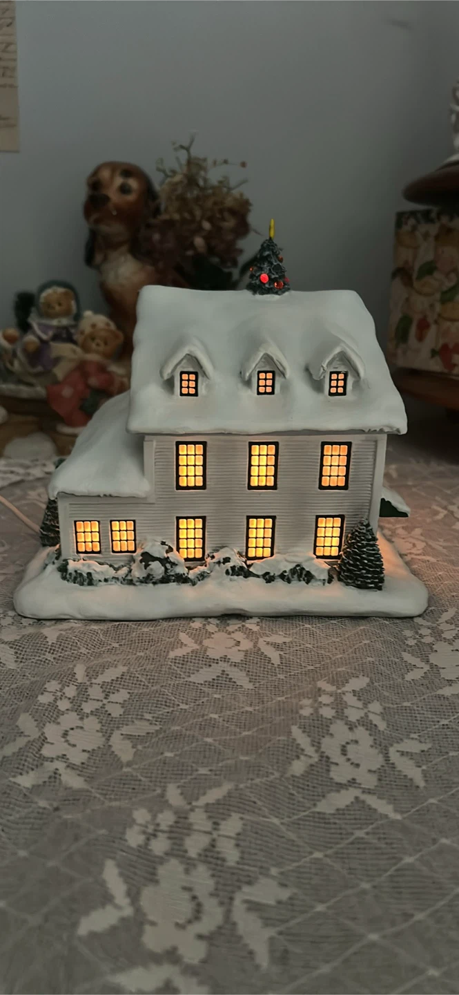 Nejaime's Stockbridge Shop Christmas Village House - photo 2