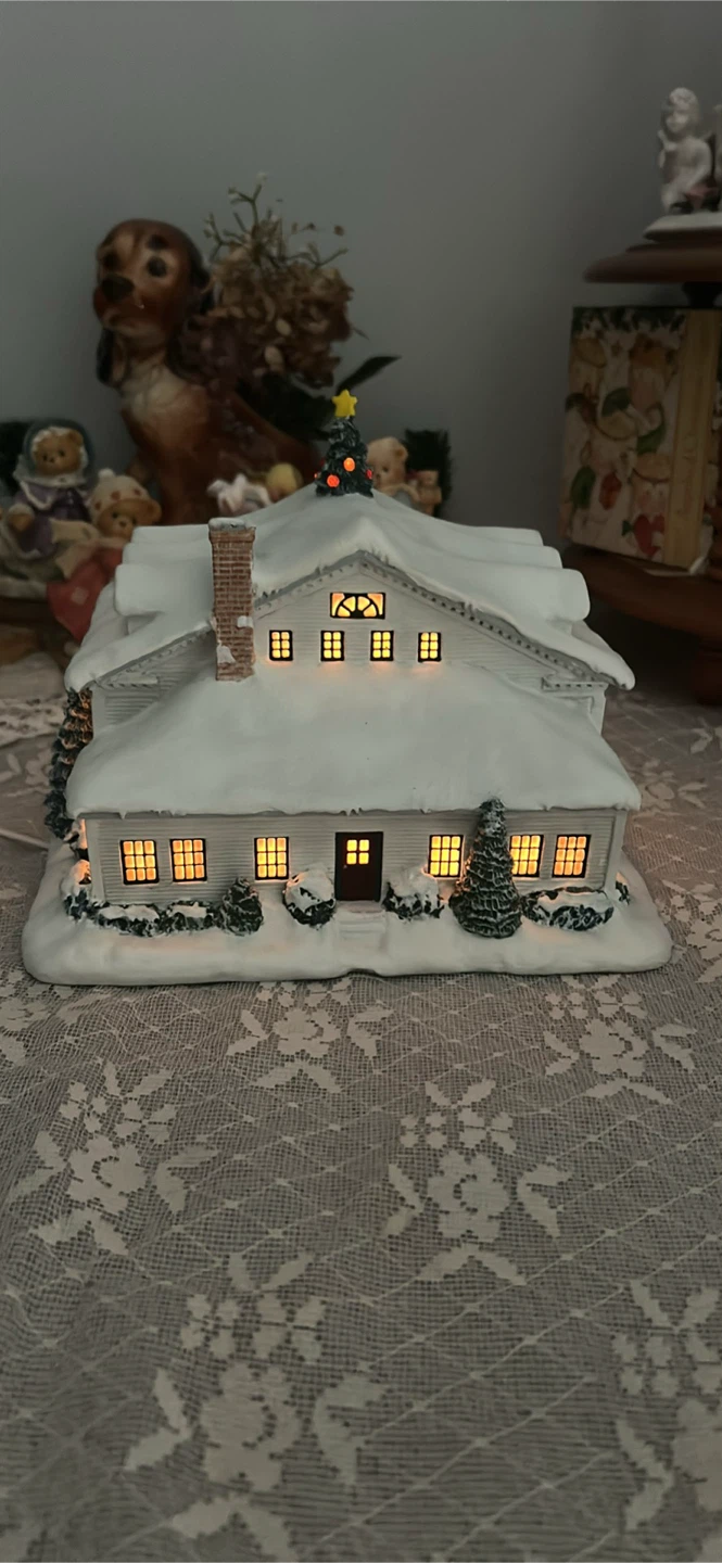 Nejaime's Stockbridge Shop Christmas Village House - photo 3