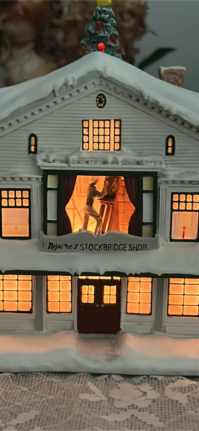 Nejaime's Stockbridge Shop Christmas Village House - photo 5