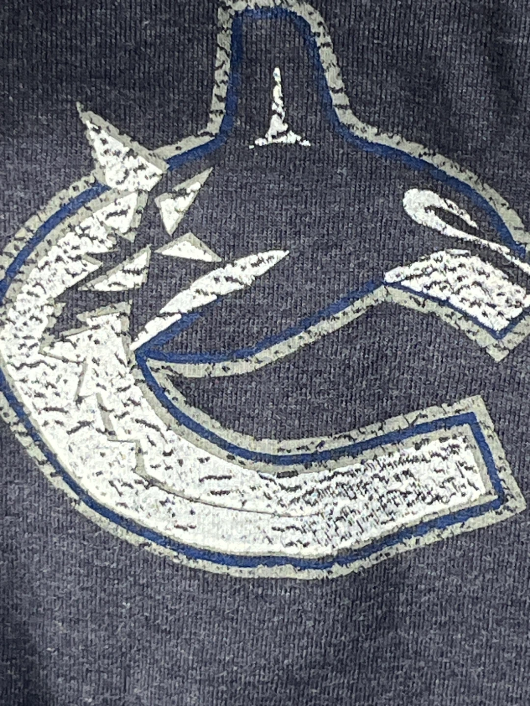 NWT Women’s Vancouver Canucks  Tee – Size S (3/5) 🎁 - photo 2