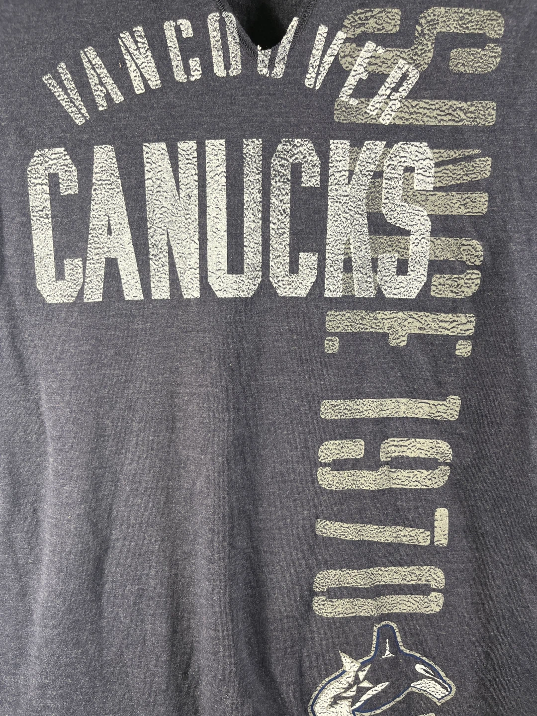 NWT Women’s Vancouver Canucks  Tee – Size S (3/5) 🎁 - photo 3