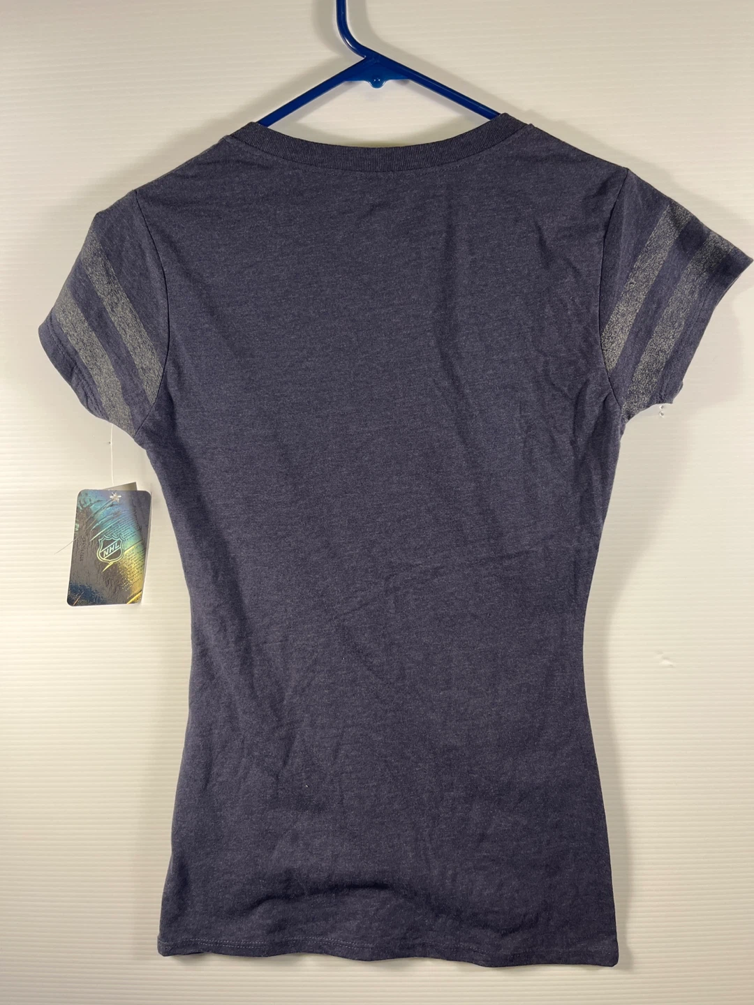 NWT Women’s Vancouver Canucks  Tee – Size S (3/5) 🎁 - photo 5