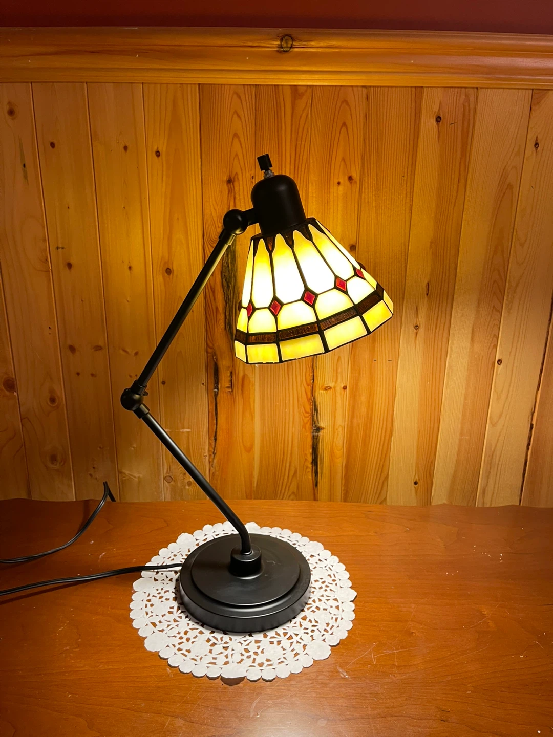 A beautiful Tiffany Style stained glass desk lamp