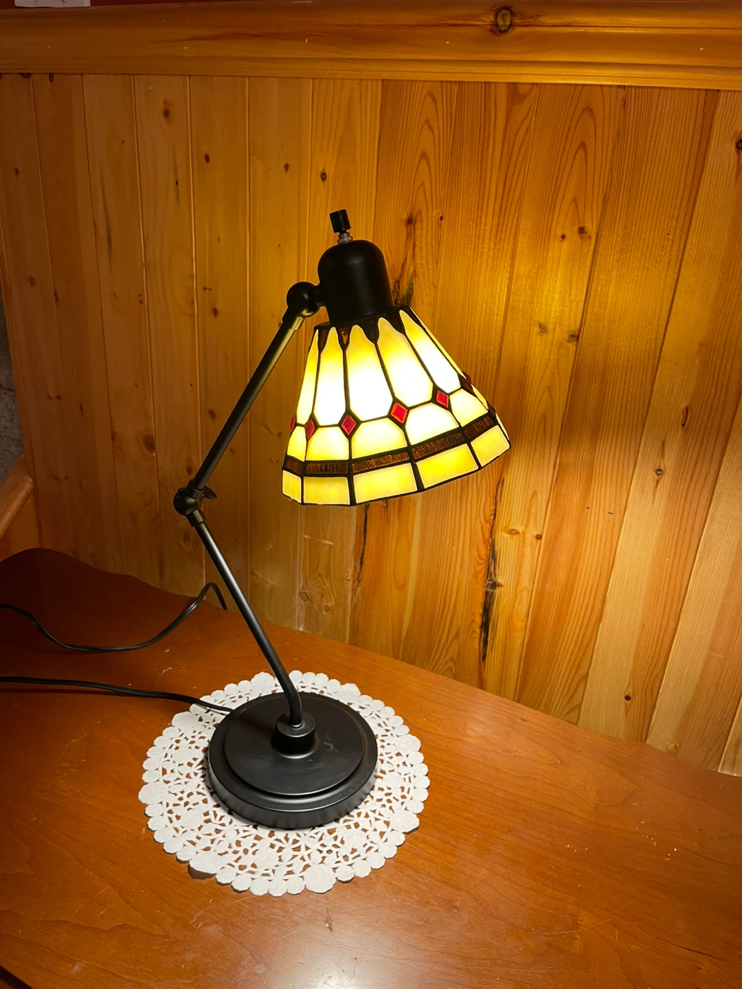 A beautiful Tiffany Style stained glass desk lamp - photo 3