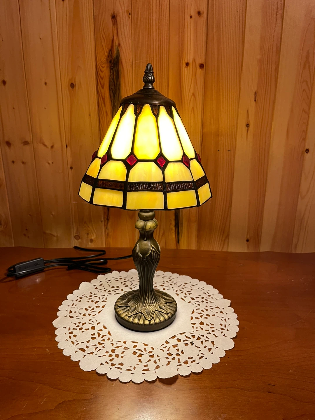 A cute Tiffany Style stained glass table lamp