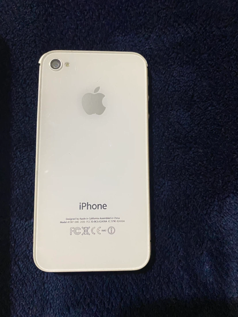 White Apple iPhone 4s Model A1387 *** - photo 2