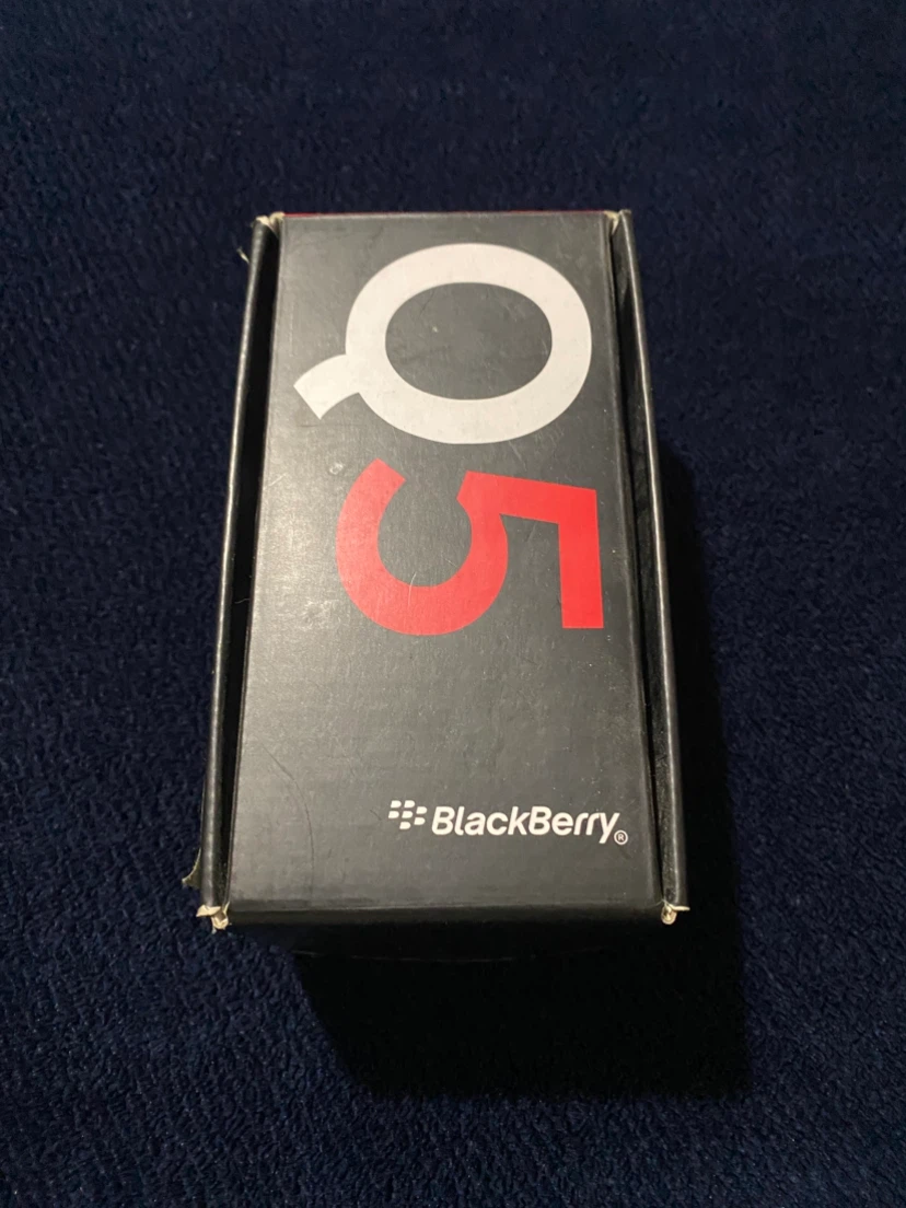 BlackBerry Q5 Smartphone *** - photo 2