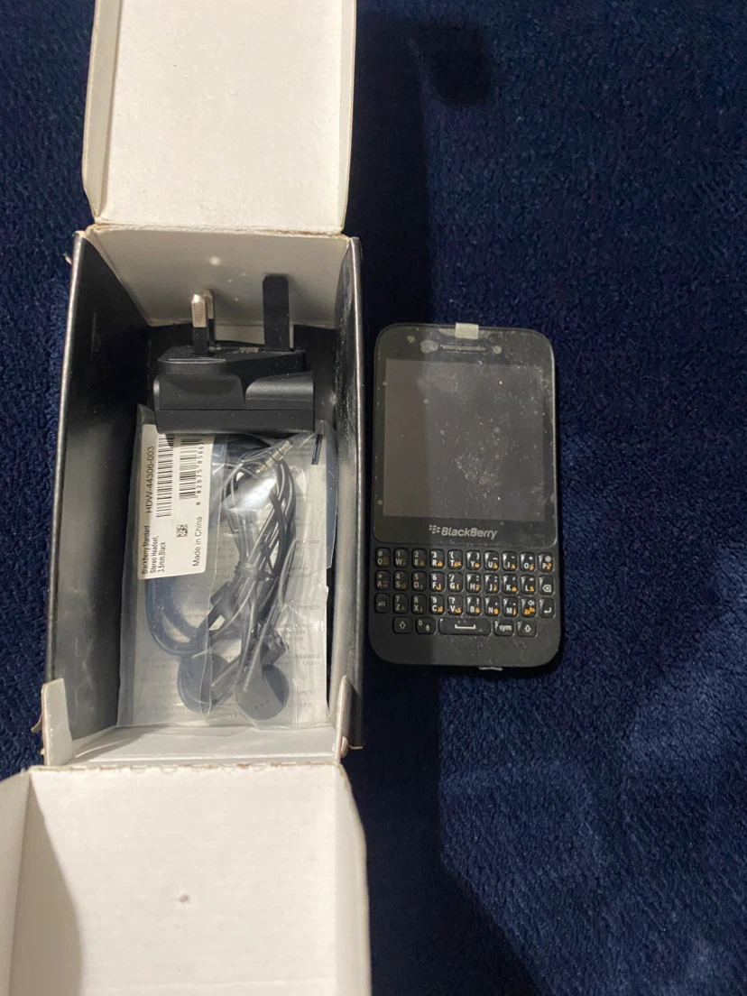 BlackBerry Q5 Smartphone *** - photo 3