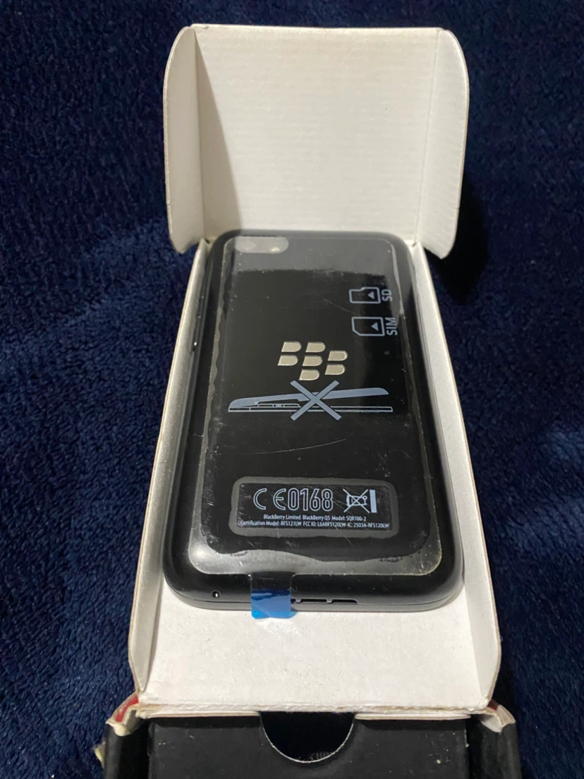 BlackBerry Q5 Smartphone *** - photo 4