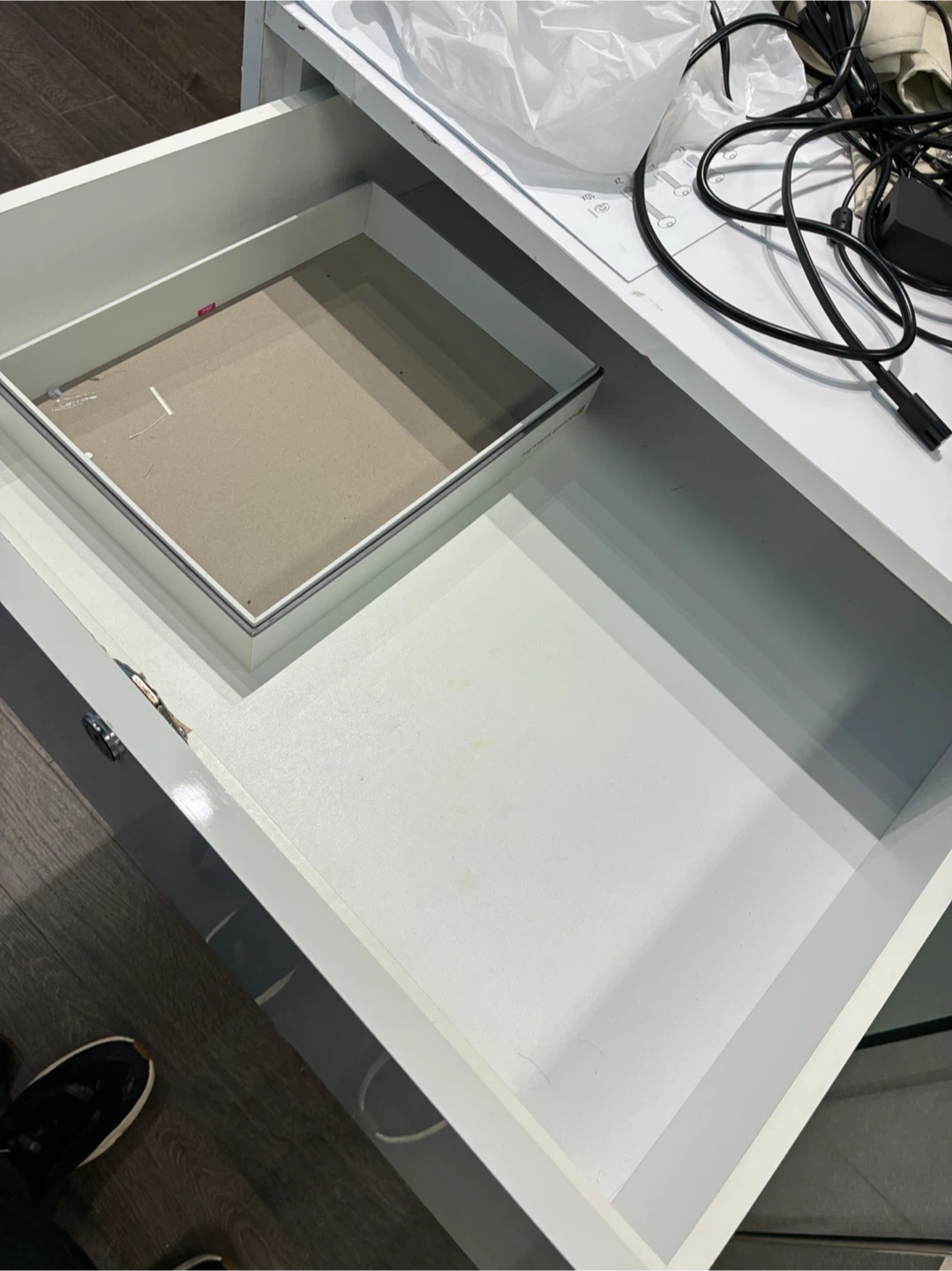White Reception Desk - photo 5