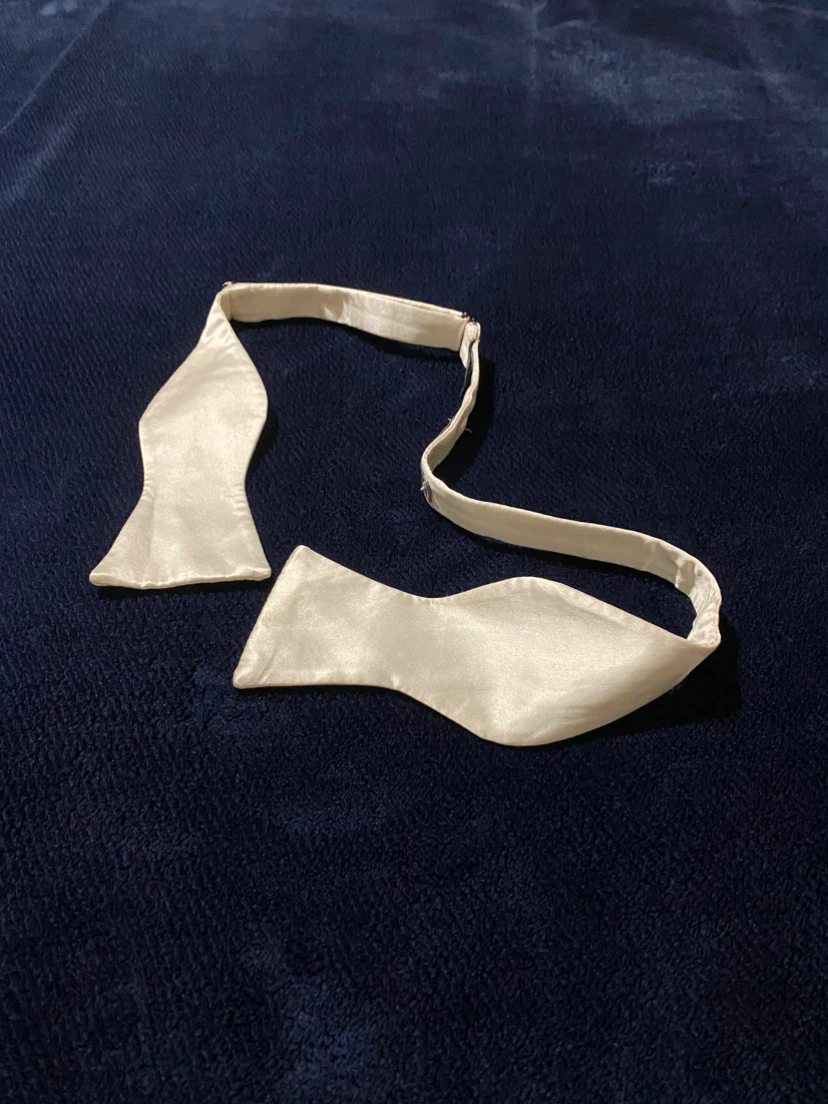 White Silk Bow Tie ***