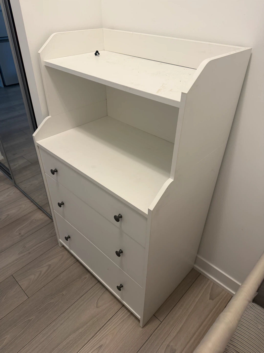White Dresser with Hutch