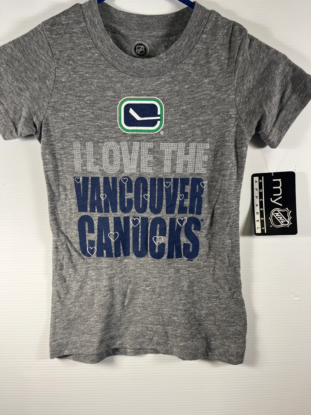 Brand New with Tags! Official NHL Vancouver Canucks Girls Tee 🏒
