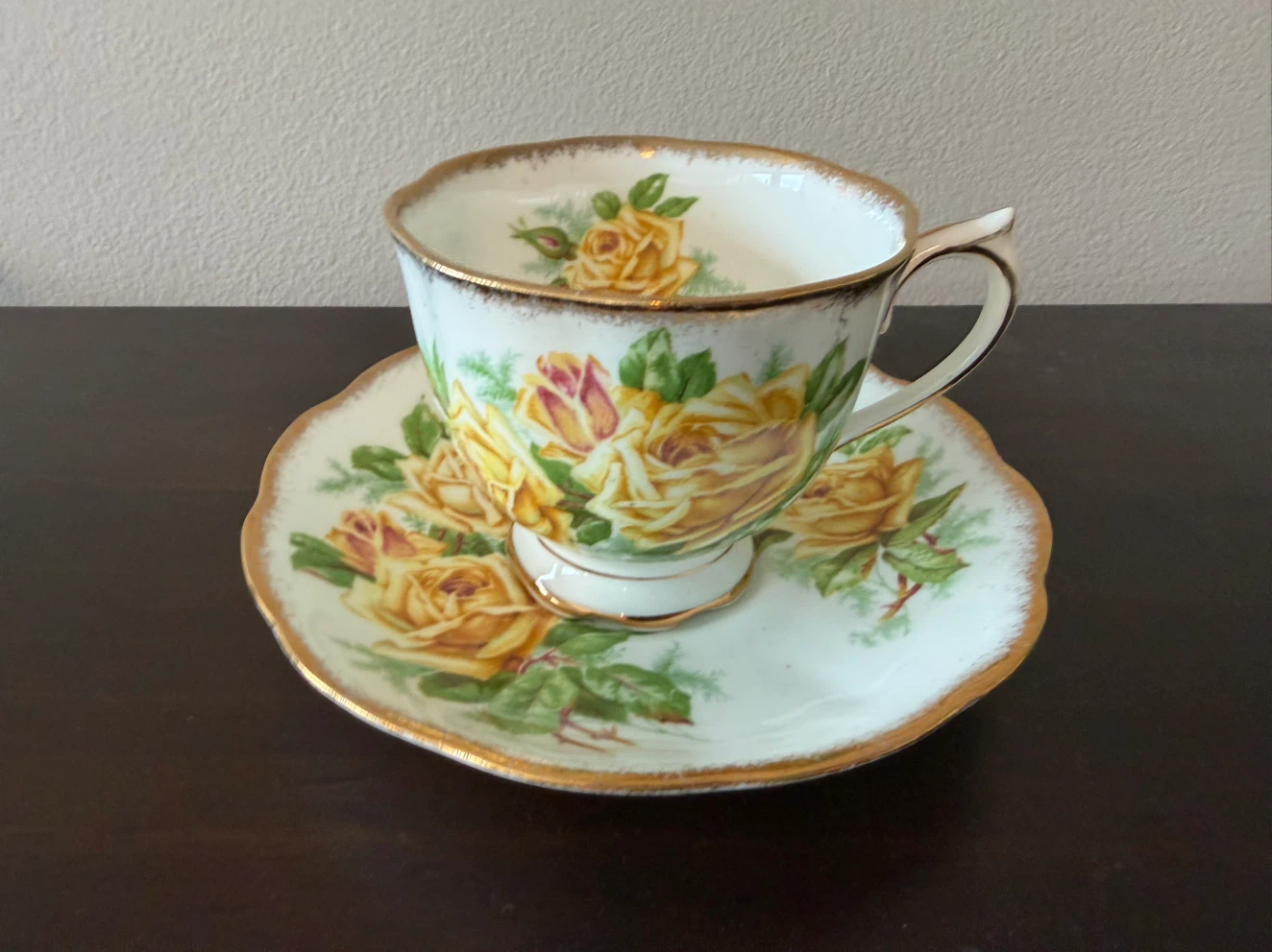 Set of 7 Vintage Bone China Tea Cups and Saucers - photo 4
