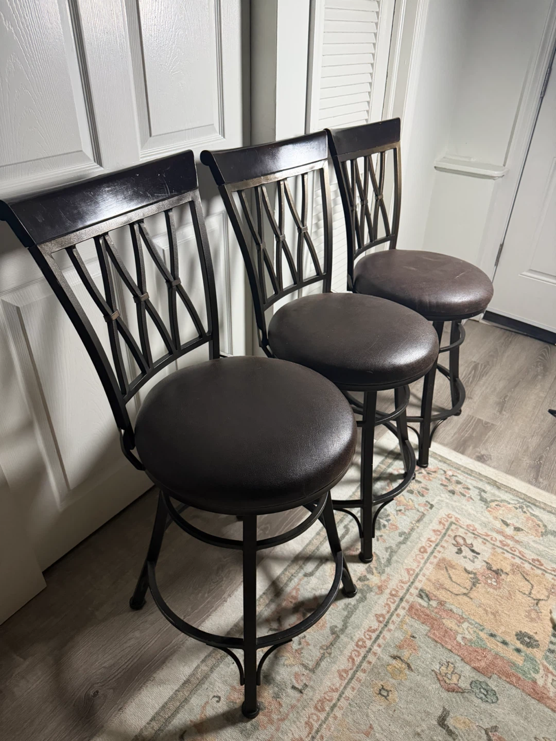 Set of 3 rotating kitchen/Bar Stools