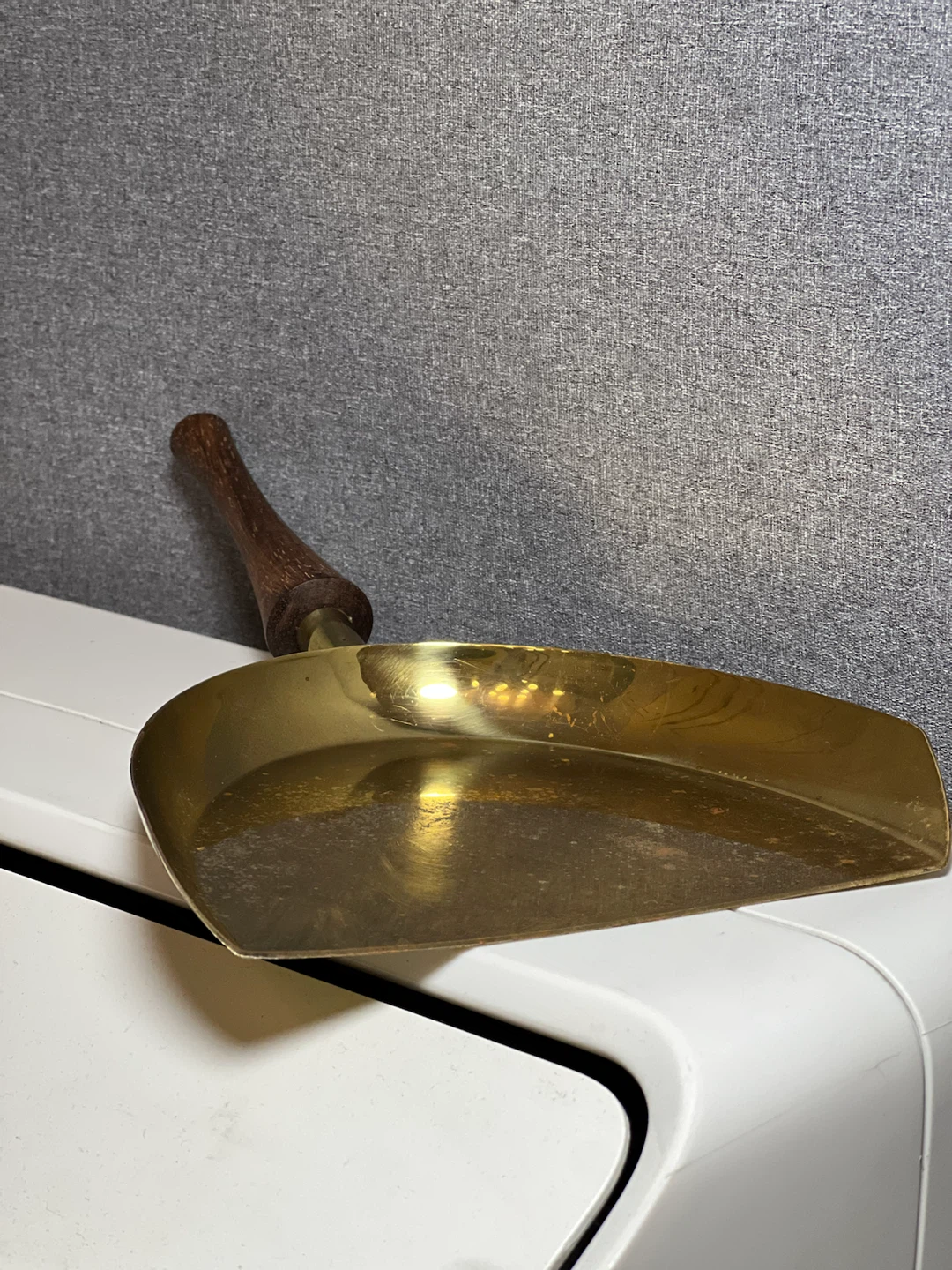 Vintage Brass Crumb Scoop Dustpan with Wood Handle Made in Italy - photo 4