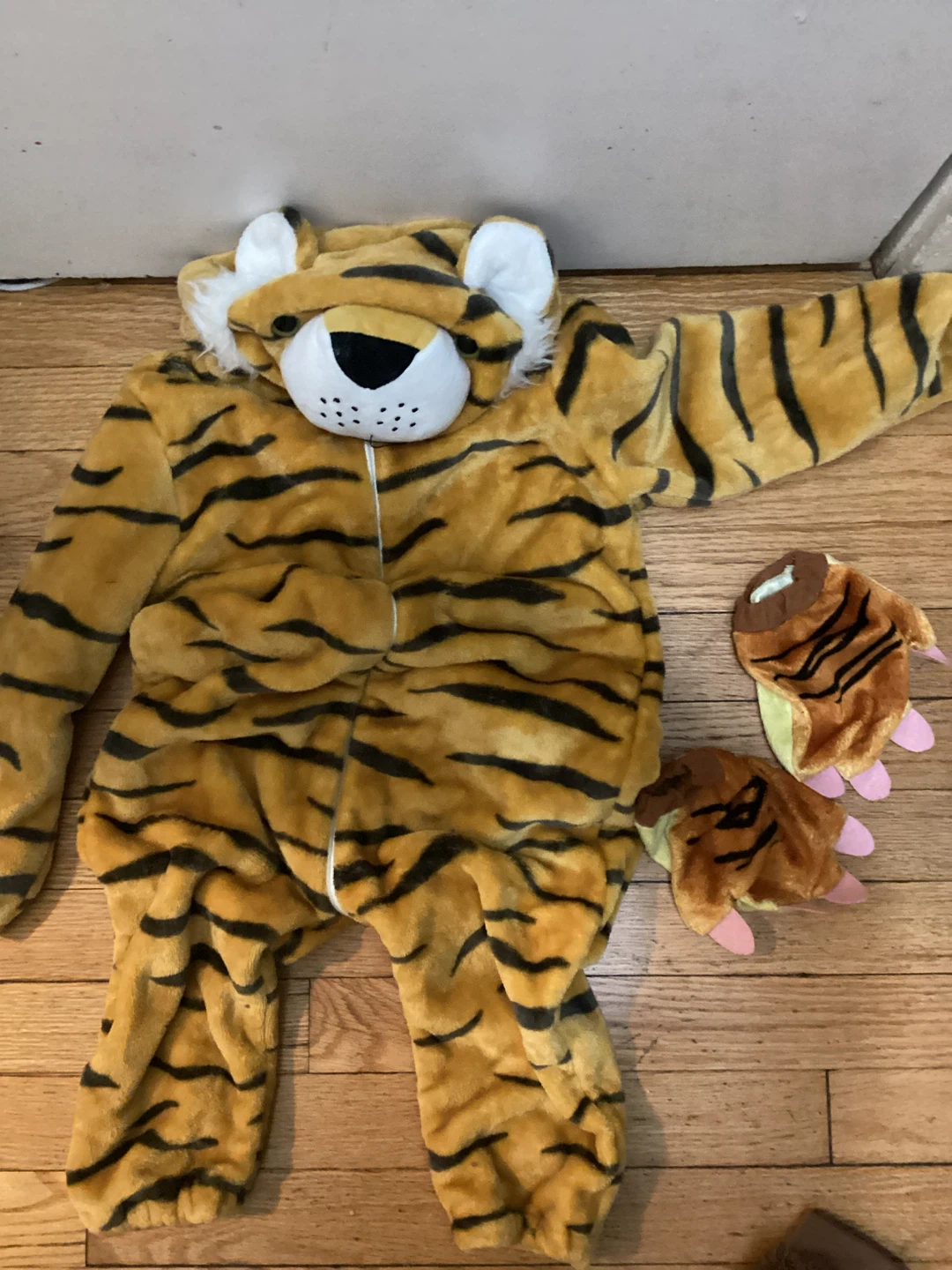 3-4T Tiger Costume with Claw Mittens