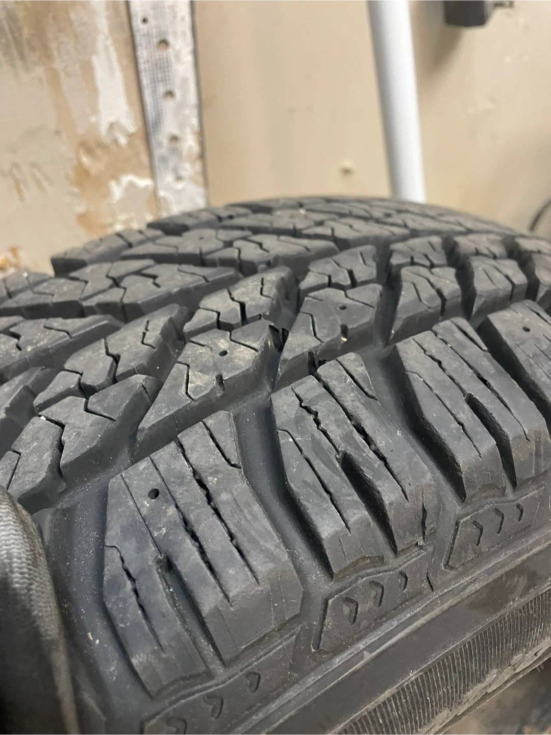Good year Tires 215 60 16 all weather - photo 3