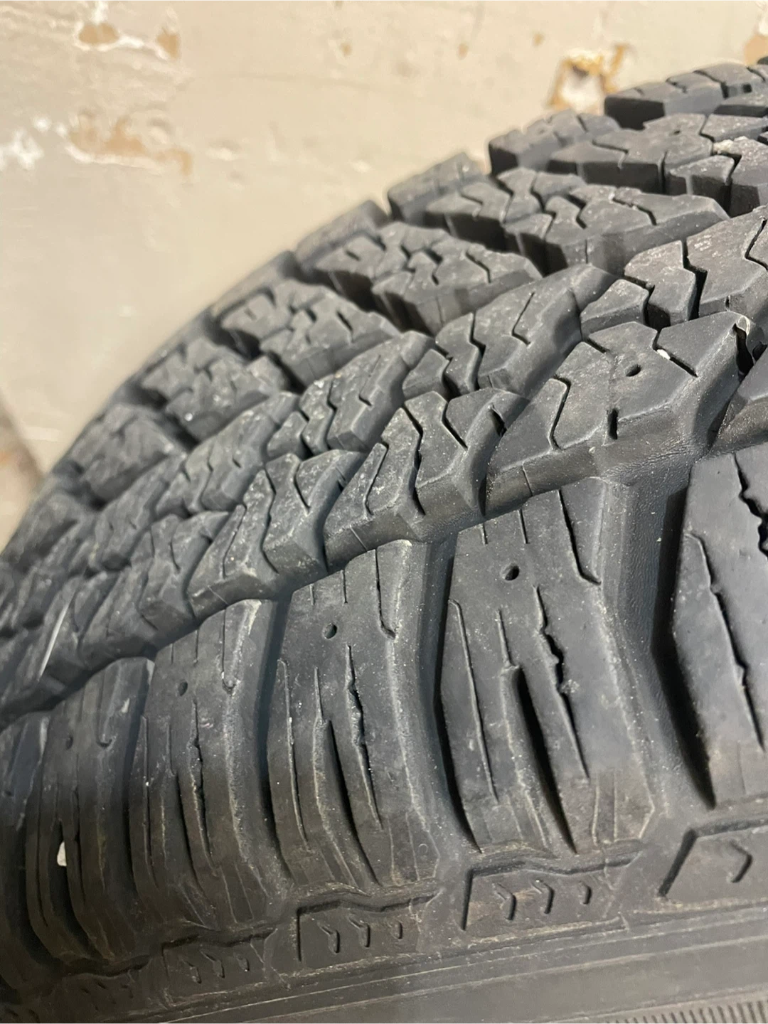 Good year Tires 215 60 16 all weather - photo 5