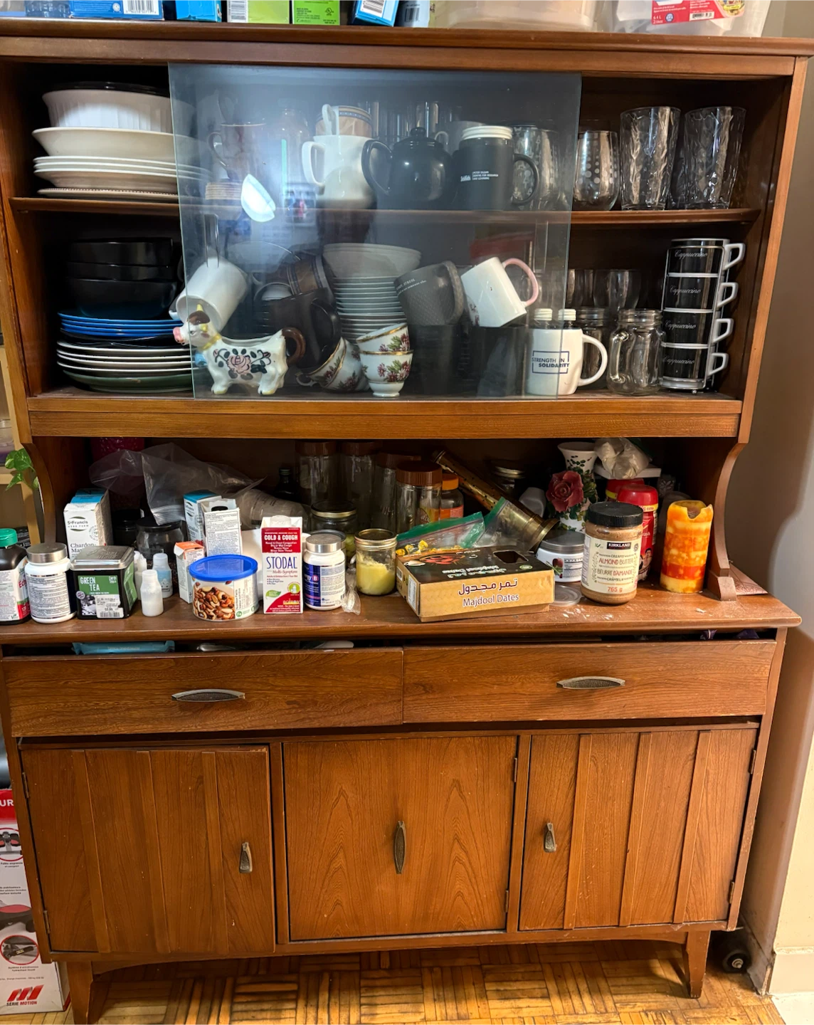 Beautiful glass dining table and solid wood hutch - photo 5