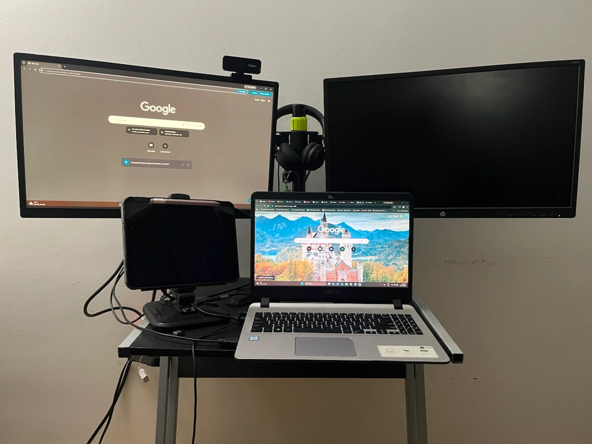 2x 24" HP 1080p Monitors + Dual Arm Mount + iPad stand