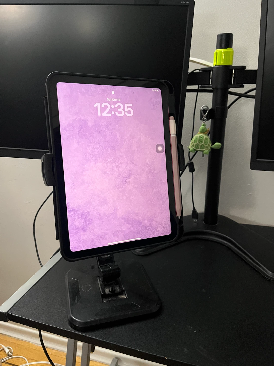 2x 24" HP 1080p Monitors + Dual Arm Mount + iPad stand - photo 3