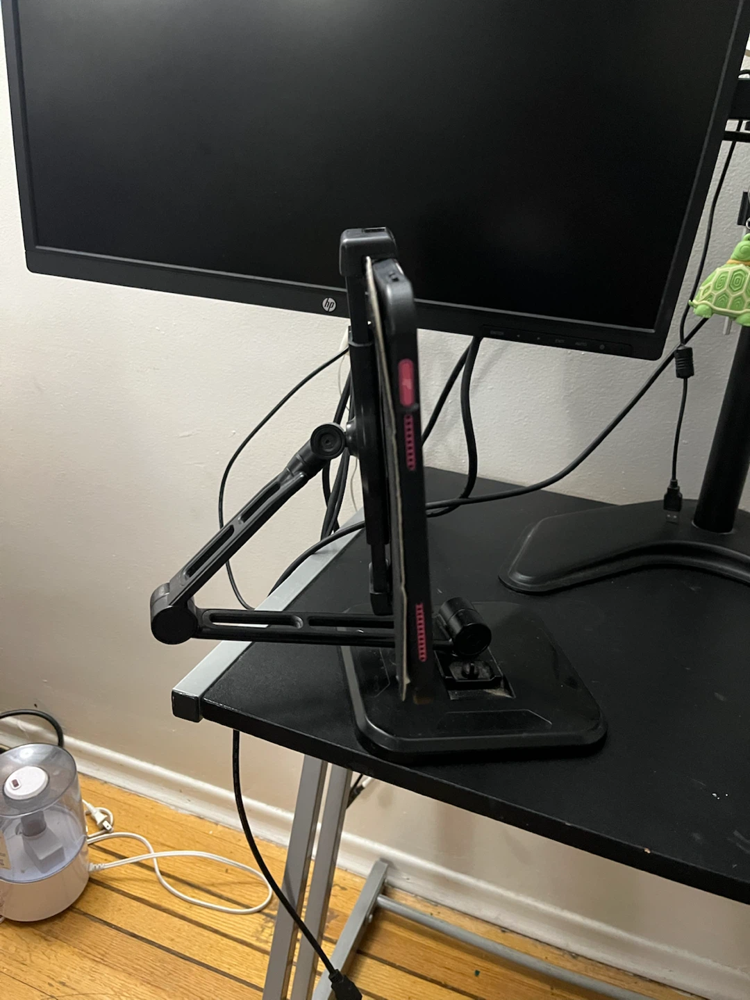 2x 24" HP 1080p Monitors + Dual Arm Mount + iPad stand - photo 5
